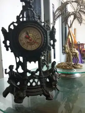 Jam antik asli  tinggi 30 cm