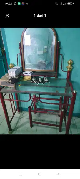 Meja riasss kaca