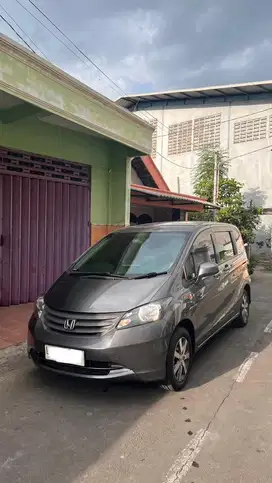Freed tipe S tahun 2012 km rendah milik pribadi
