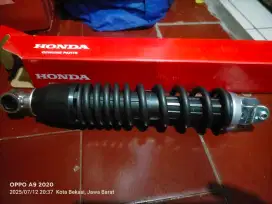 Shockbreaker belakang motor matic+1 set Vanbel penggerak dan Roler