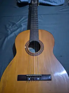 Gitar Yamaha C 310 bekas