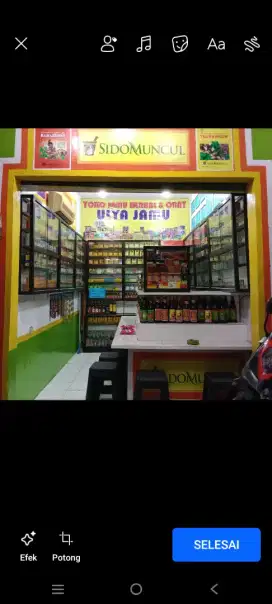 Etalase dinding