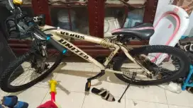 Sepeda gunung United XC77