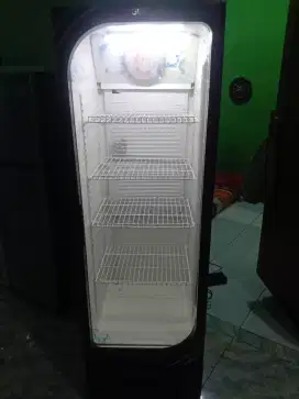 Dijual cepat showcase