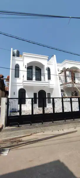 Rumah mewah murah siap huni lingkungan nyaman strategis di pusat kota