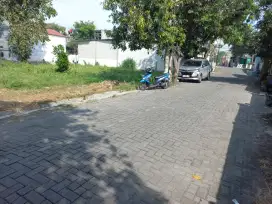 Tanah datar cocok untuk investasi kost lokasi tengah kota