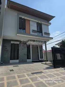 Rumah Baru Posisi Hook Dengan Jalan Lebar Di Nginden Intan Surabaya