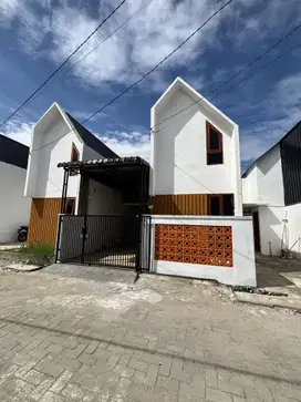 DI JUAL RUMAH KOMERSIL LOKASI STRATEGIS DAERAH SUNGGAL