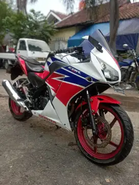 Honda CBR 150R  ss lengkap