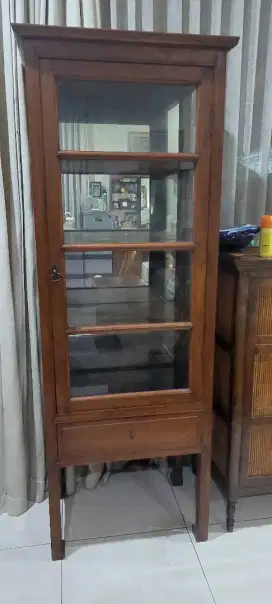 Dijual Lemari pajangan kaca, 1 pintu. kayu jati.