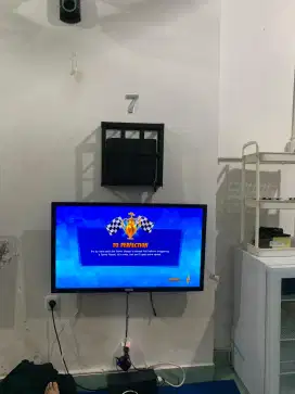 Set PS4 Slim 500GB Ori + LED TV 40” + 2 Stick