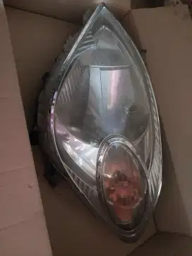 Lampu utama mobil avanza lama