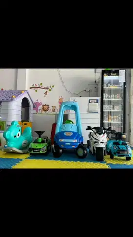 Mainan mobil dorong anak