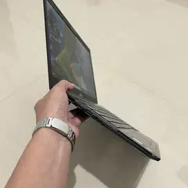 Laptop Slim Core i5 GEN 8 RAM 8GB FHD (1920x1080) Bobot 900 Gram MURAH