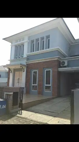 Dijual Rumah Di Jalan boulvard Jalan raya Kota wisata Ramai rapih
