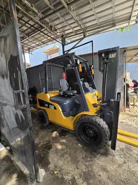 Forklift Caterpillar 3 Ton,Matic,Tiang 3 Meter,Mesin S4S,Tahun 2017