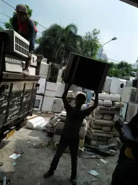 Trima jasa barang bekas dan bersih2 gudang dan kantor