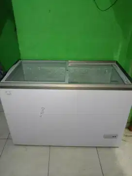 Dijual cepat freezer box kaca
