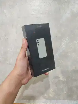 Samsung S24 5G 8/256 new open box. TT juga bisa