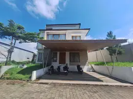 Murah Rumah Kolam Renang di Komplek Bukit Gardenia Resort