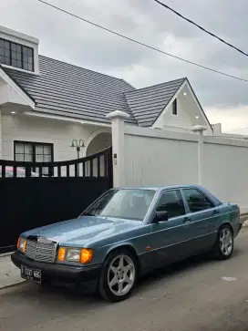 Rare item babybenz 190e 2.6 ex embassy