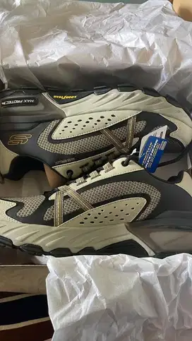 Sepatu Skechers Max Protect Men's Fitness Shoes - Brown