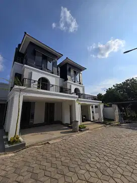 Rumah Banyumanik Mewah 3 Lantai