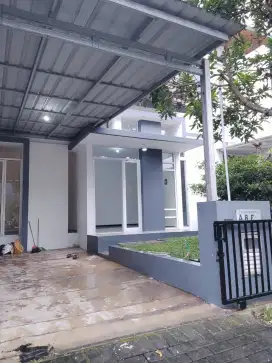 Tukang cat spesialis