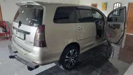 Inova v disel matic  2012 plat Ad pjk onbebas laka