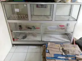 Etalase bekas warung