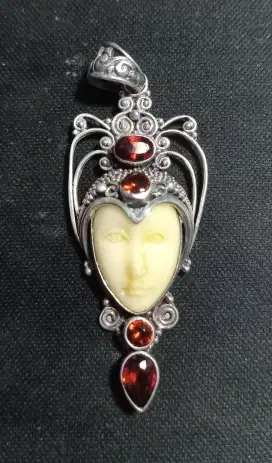 Liontin Kalung Wajah Dewi Bulan Perak 925