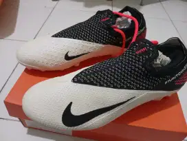 Sepatu Sepak Bola Nike Phantom Original 42