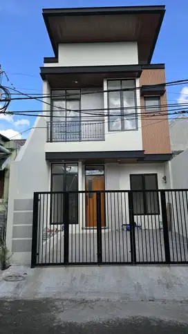 Rumah Baru Renovasi Total 2 Lantai Modern di Kencana Loka BSD
