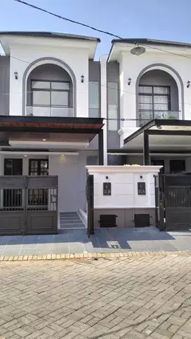 Rumah mewah 2 Lantai Perumahan Rungkut harapan Sby