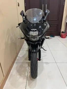 Dijual motor gak kepake gsx 150r 2023 hitam abs