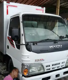 ISUZU ELF ENGKEL BOX 2015
