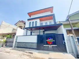 Rumah Mewah 2Lt Lingkup Perum Strategis Dekat GOR Manahan dan Exit Tol