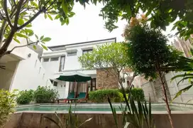 di jual villa di jl tegal cupek/ umalas area