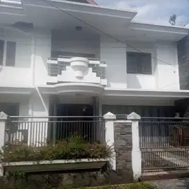 Dijual Rumah Luas Di Jalan Kiwi Komplek Dadali