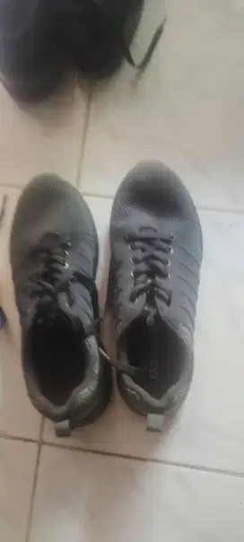 Sepatu running athletica