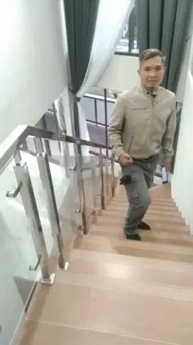 Reling tangga stanlis kaca