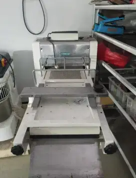 Mesin dough moulder long SM-307 merk Sinmag Taiwan penggulung adonan