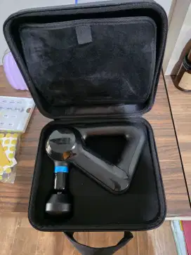 Theragun Elite Alat pijat otot Canggih