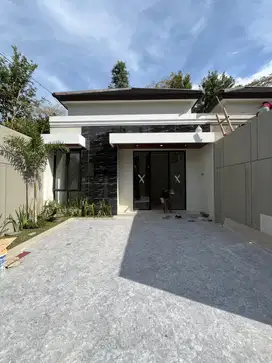 RUMAH MEWAH MODERN TATA RUANG NYAMAN DI JALAN KALIURANG DEKAT UII