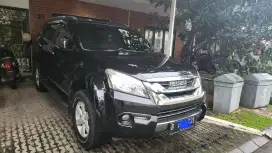 Isuzu mux hitam 2016