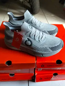 Sepatu running ortuseight UK43
