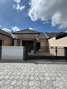 RUMAH BARU CANTIK LIMASAN MODERN SIAP HUNI DALAM CLUSTER DI POTORONO