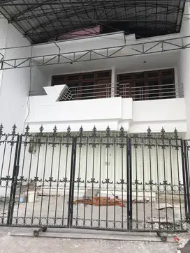 Disewakan ruko 2 lantai pusat kota Surabaya di bratang gede