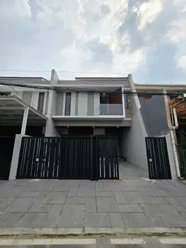 Rumah baru dalam komplek one gate dekat pintu tol di cempaka putih