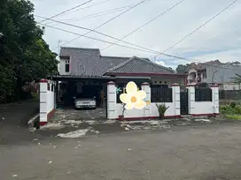 Jual rumah strategis .hook dekat Tol.